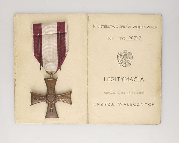 Krzyż Walecznych z legitymacją