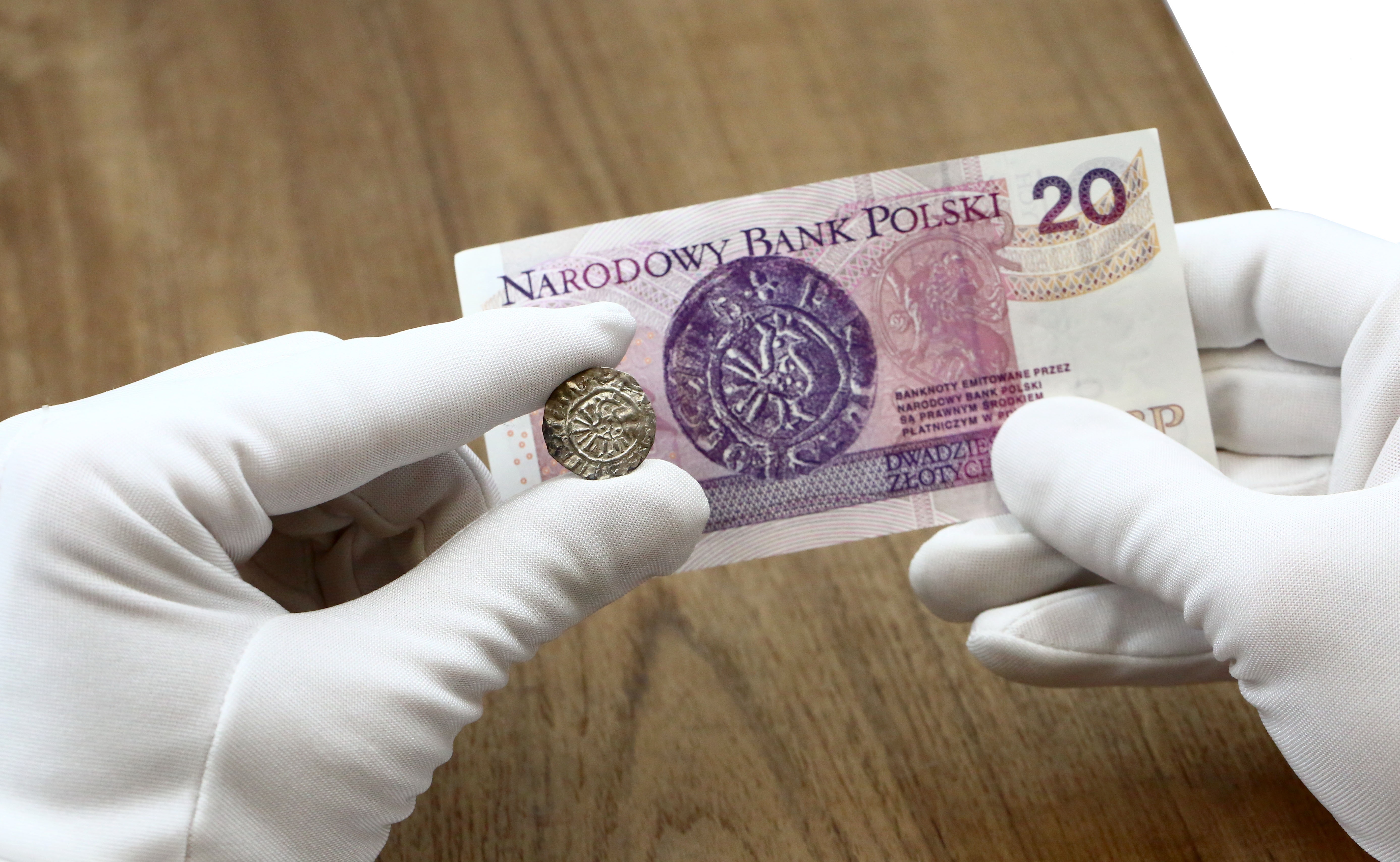Znamy ją z portfela – teraz możesz mieć ją w kolekcji! Moneta - denar z 20-złotowego banknotu